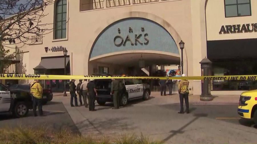 Police+responding+to+the+scene+at+The+Oaks+Mall+in+Thousand+Oaks.+Photo+taken+from+OnScene.TV