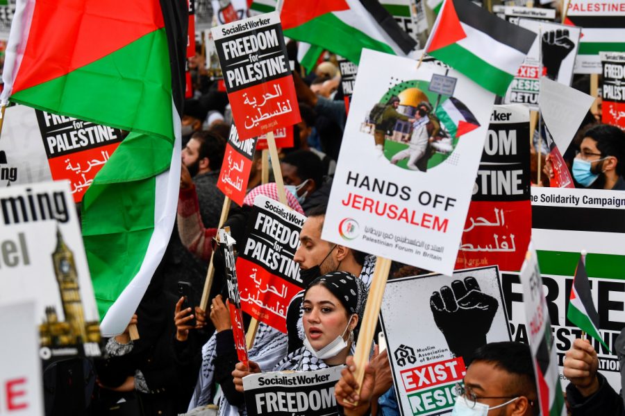 Pro-Palestinian+demonstrators+attend+a+protest+following+a+flare-up+of+Israeli-Palestinian+violence%2C+in+London%2C+Britain+May+11%2C+2021.+REUTERS%2FToby+Melville